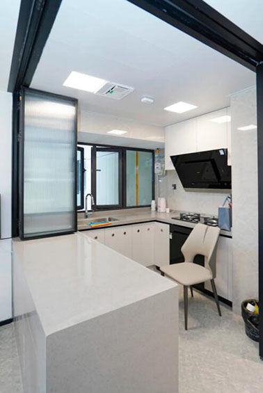 半開(kāi)放式廚房聯(lián)動(dòng)餐廳，所有空間完美融合的現(xiàn)代風(fēng)格戶(hù)型！